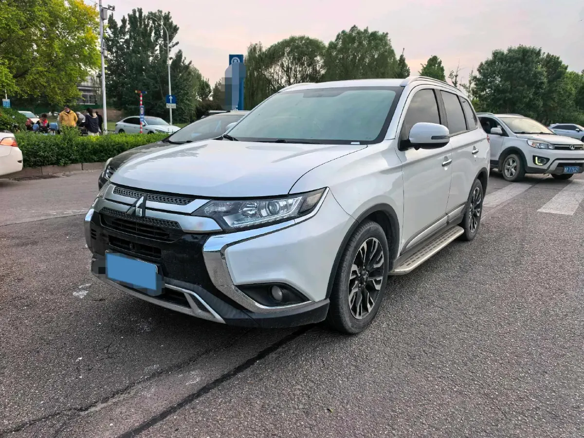 2020 Mitsubishi Outlander 2.0L 166HP L4 CVT,autocango,china used car exporter,china ev exporter,chinese used car exporter,chinese used ev exporter