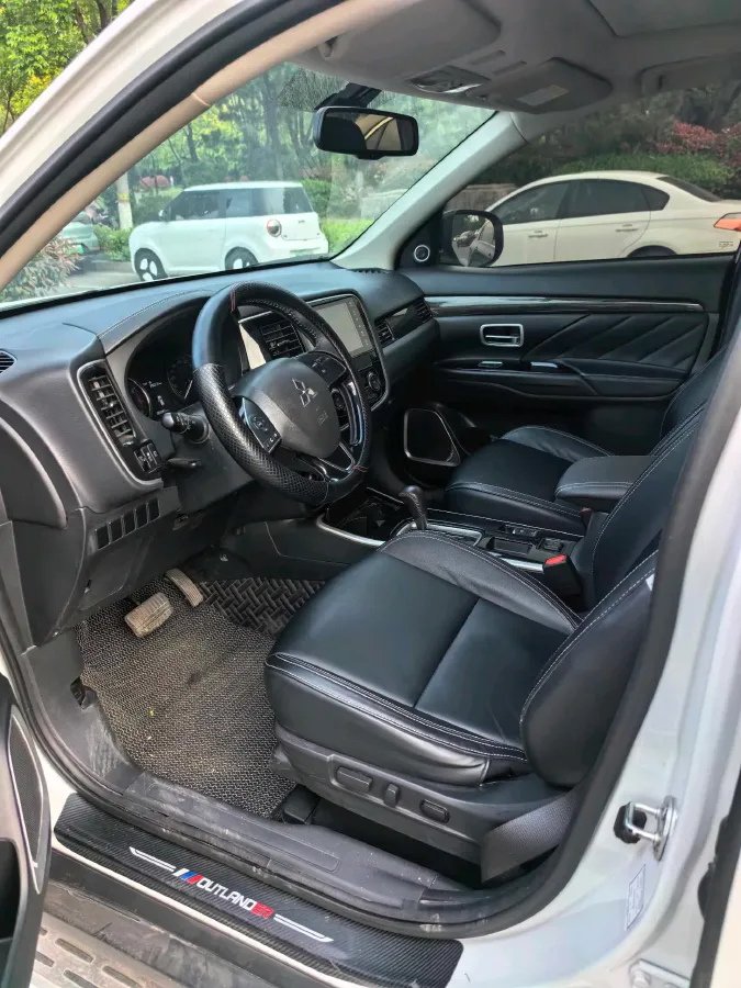 2020 Mitsubishi Outlander 2.0L 166HP L4 CVT,autocango,china used car exporter,china ev exporter,chinese used car exporter,chinese used ev exporter