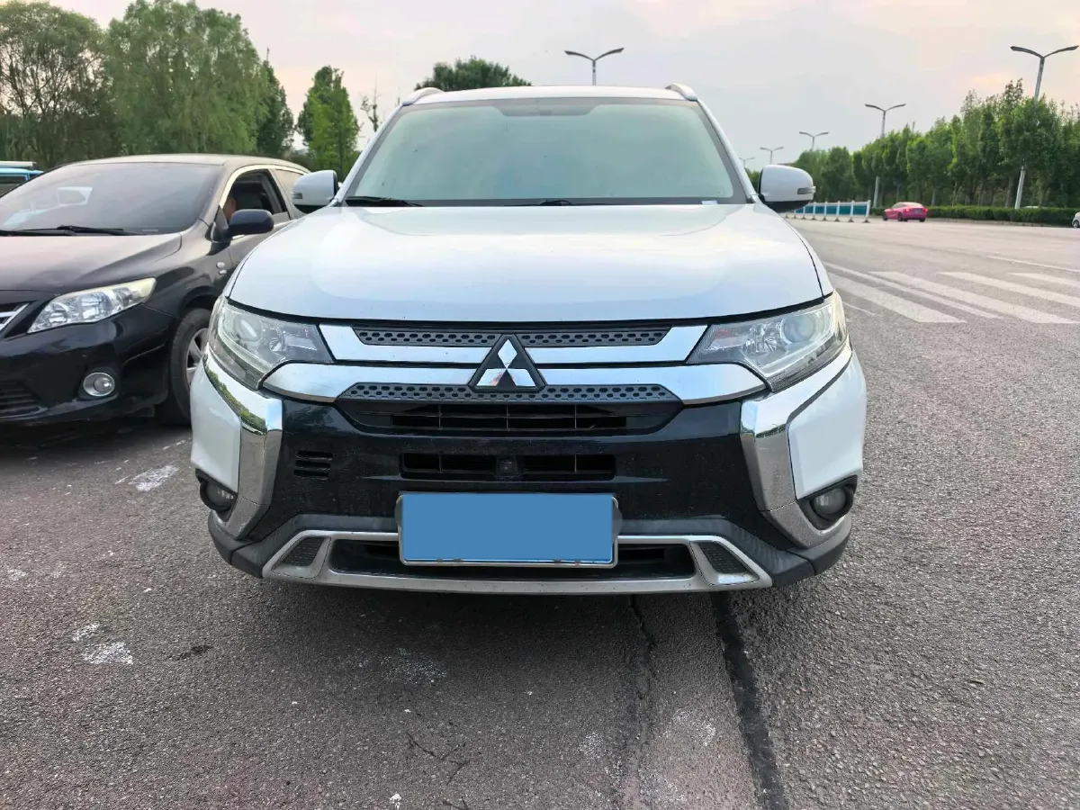 2020 Mitsubishi Outlander 2.0L 166HP L4 CVT,autocango,china used car exporter,china ev exporter,chinese used car exporter,chinese used ev exporter