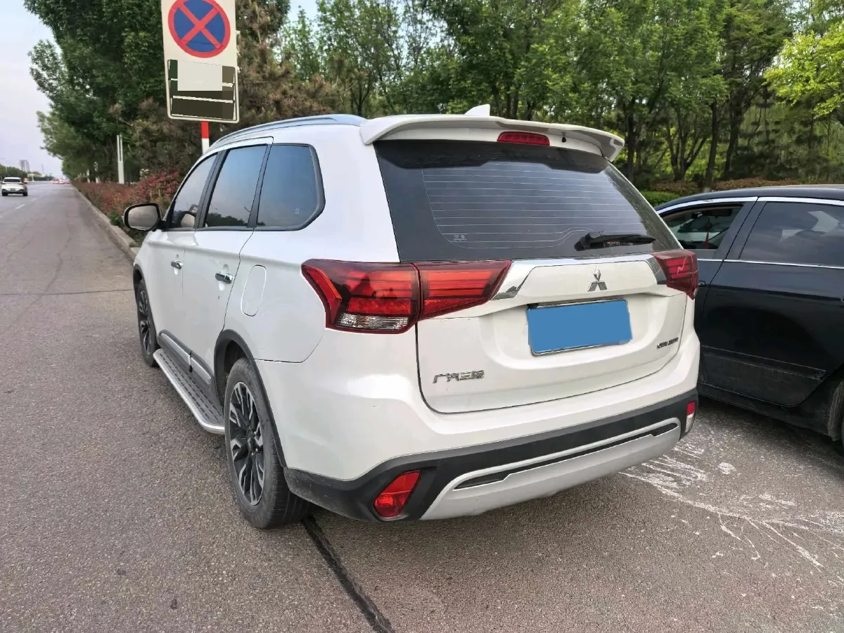2020 Mitsubishi Outlander 2.0L 166HP L4 CVT,autocango,china used car exporter,china ev exporter,chinese used car exporter,chinese used ev exporter