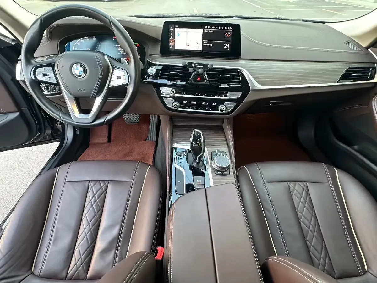 2020 BMW 5 Series 2.0T 252HP L4 8AT,autocango,china used car exporter,china ev exporter,chinese used car exporter,chinese used ev exporter