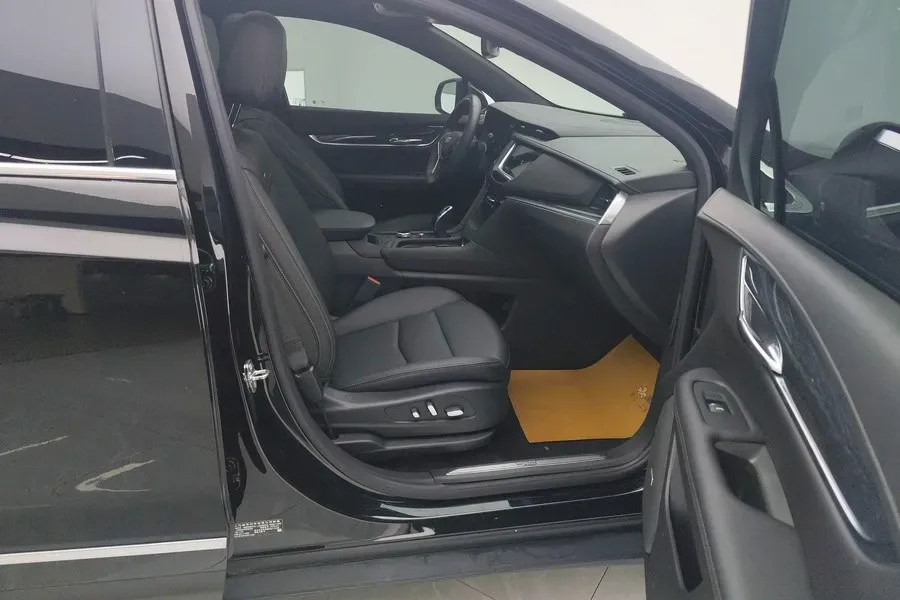 2022 Cadillac XT5 2.0T 237HP L4 9AT,autocango,china used car exporter,china ev exporter,chinese used car exporter,chinese used ev exporter