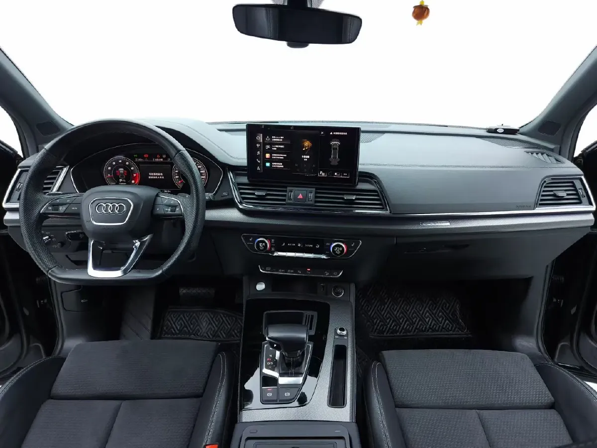 2022 Audi Q5L 2.0T 252HP L4 7DCT,autocango,china used car exporter,china ev exporter,chinese used car exporter,chinese used ev exporter