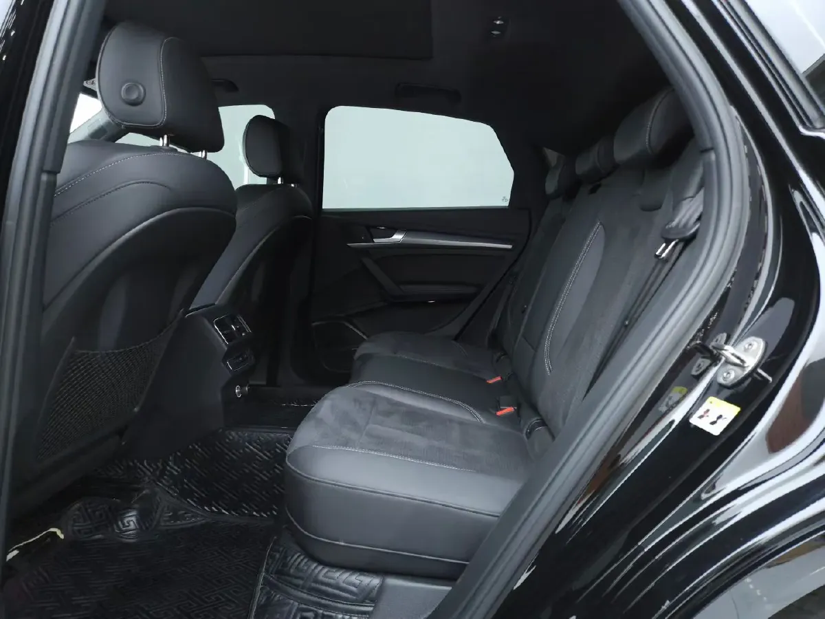 2022 Audi Q5L 2.0T 252HP L4 7DCT,autocango,china used car exporter,china ev exporter,chinese used car exporter,chinese used ev exporter