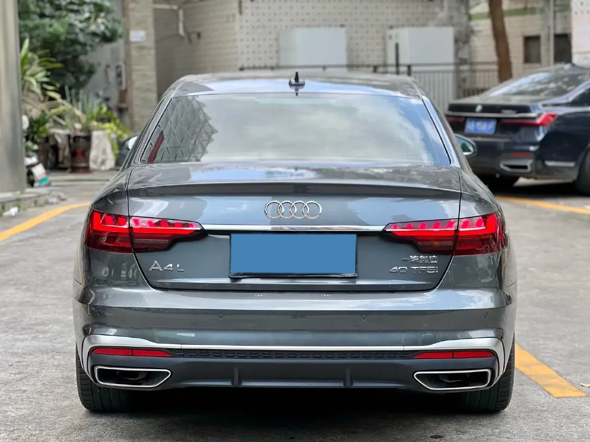 2022 Audi A4L 2.0T 190HP L4 7DCT,autocango,china used car exporter,china ev exporter,chinese used car exporter,chinese used ev exporter