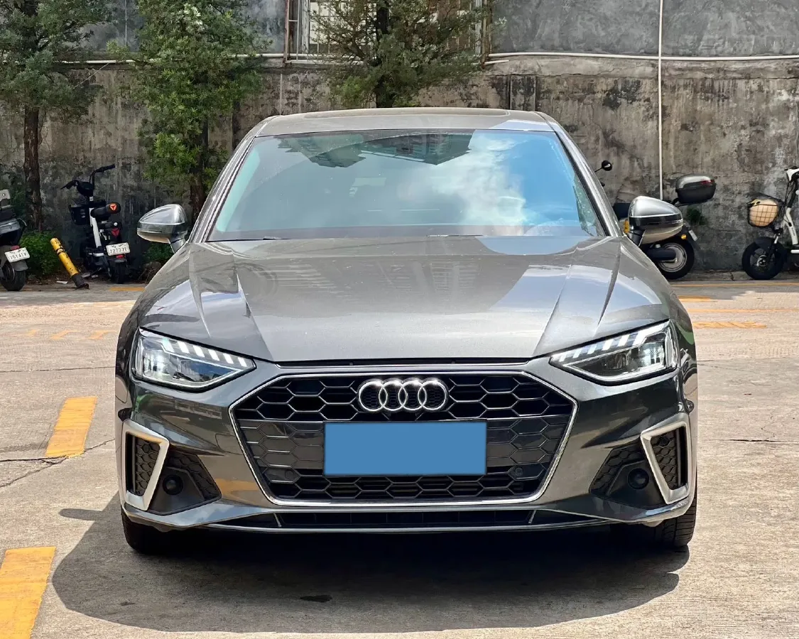 2022 Audi A4L 2.0T 190HP L4 7DCT,autocango,china used car exporter,china ev exporter,chinese used car exporter,chinese used ev exporter
