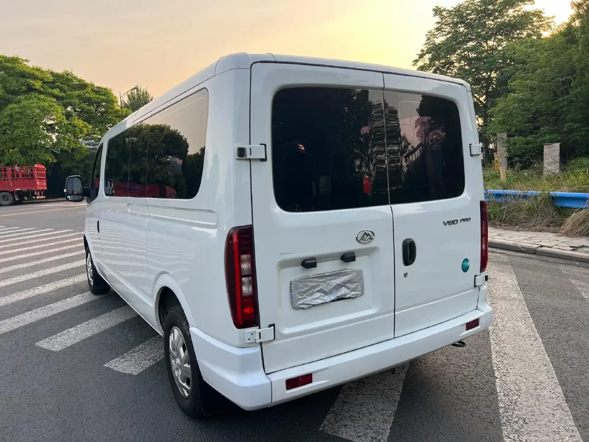 2023 MAXUS XinTu V80 2.0T 127HP L4 6MT,autocango,china used car exporter,china ev exporter,chinese used car exporter,chinese used ev exporter