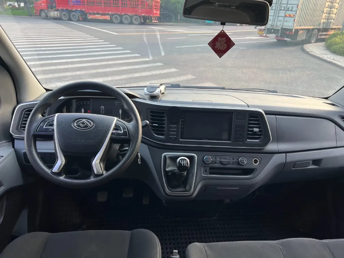2023 MAXUS XinTu V80 2.0T 127HP L4 6MT,autocango,china used car exporter,china ev exporter,chinese used car exporter,chinese used ev exporter