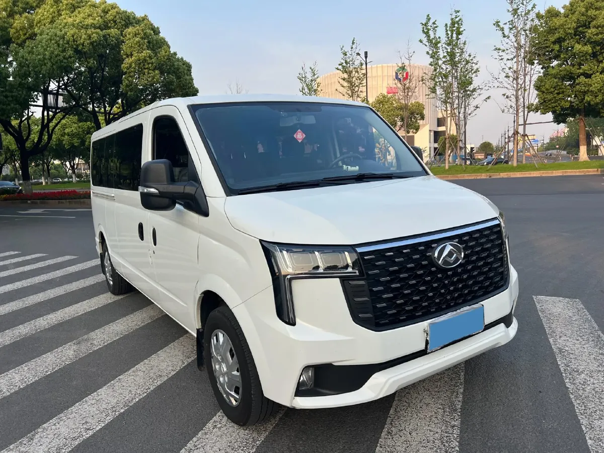 2023 MAXUS XinTu V80 2.0T 127HP L4 6MT,autocango,china used car exporter,china ev exporter,chinese used car exporter,chinese used ev exporter