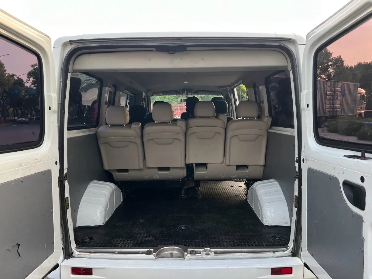 2023 MAXUS XinTu V80 2.0T 127HP L4 6MT,autocango,china used car exporter,china ev exporter,chinese used car exporter,chinese used ev exporter