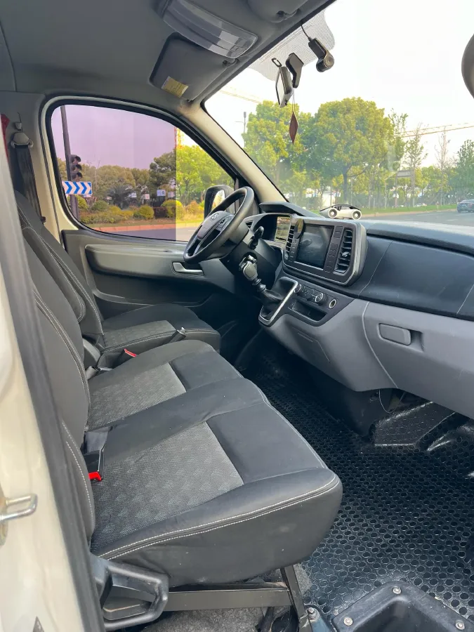 2023 MAXUS XinTu V80 2.0T 127HP L4 6MT,autocango,china used car exporter,china ev exporter,chinese used car exporter,chinese used ev exporter