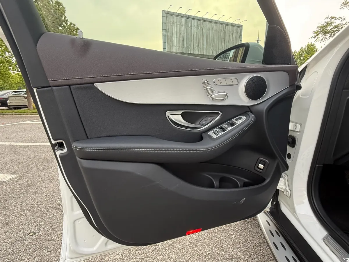 2021 Mercedes-Benz GLC Class 2.0T 197HP L4 9AT,autocango,china used car exporter,china ev exporter,chinese used car exporter,chinese used ev exporter