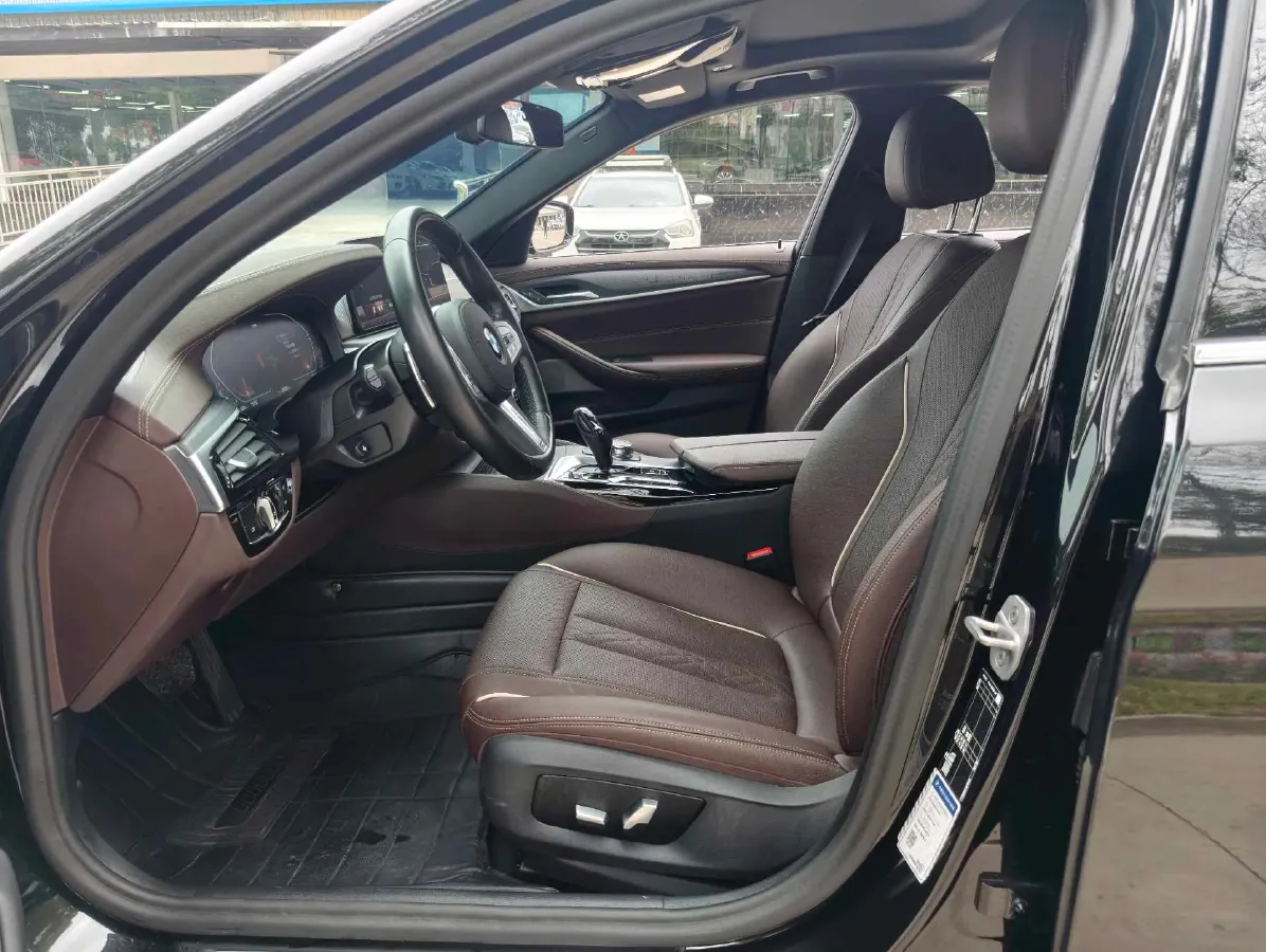 2023 BMW 5 Series 2.0T 245HP L4 8AT,autocango,china used car exporter,china ev exporter,chinese used car exporter,chinese used ev exporter