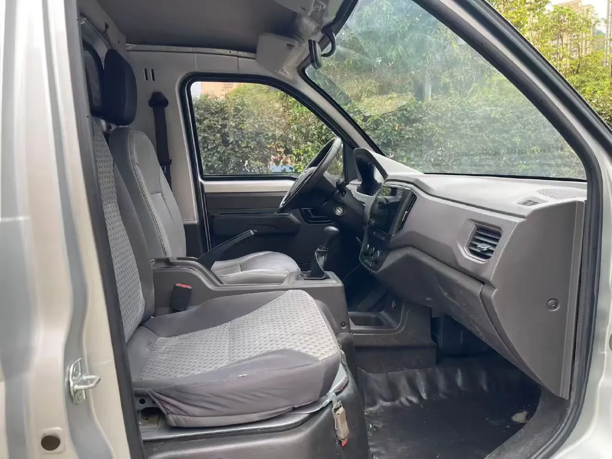 2022 WuLing RongGuang New Truck 1.8L 125HP L4 5MT,autocango,china used car exporter,china ev exporter,chinese used car exporter,chinese used ev exporter