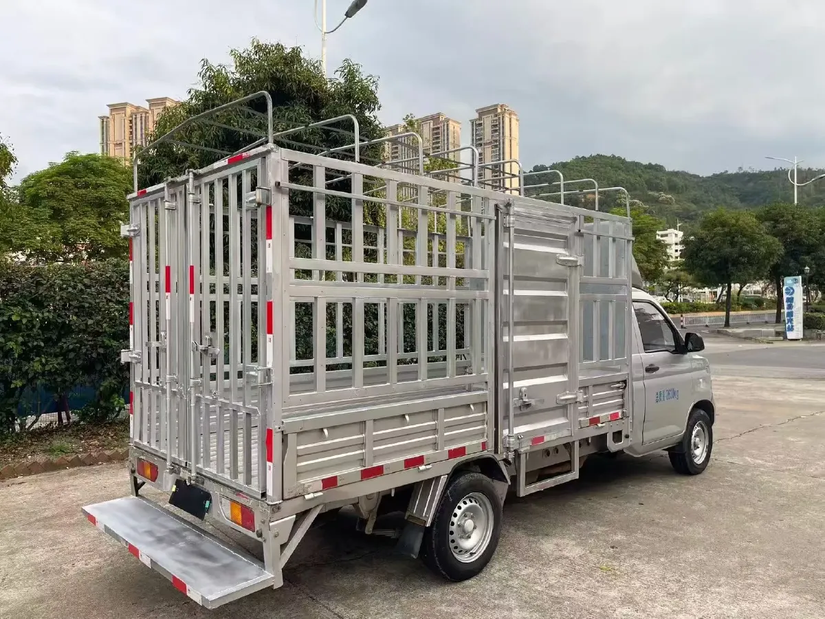 2022 WuLing RongGuang New Truck 1.8L 125HP L4 5MT,autocango,china used car exporter,china ev exporter,chinese used car exporter,chinese used ev exporter