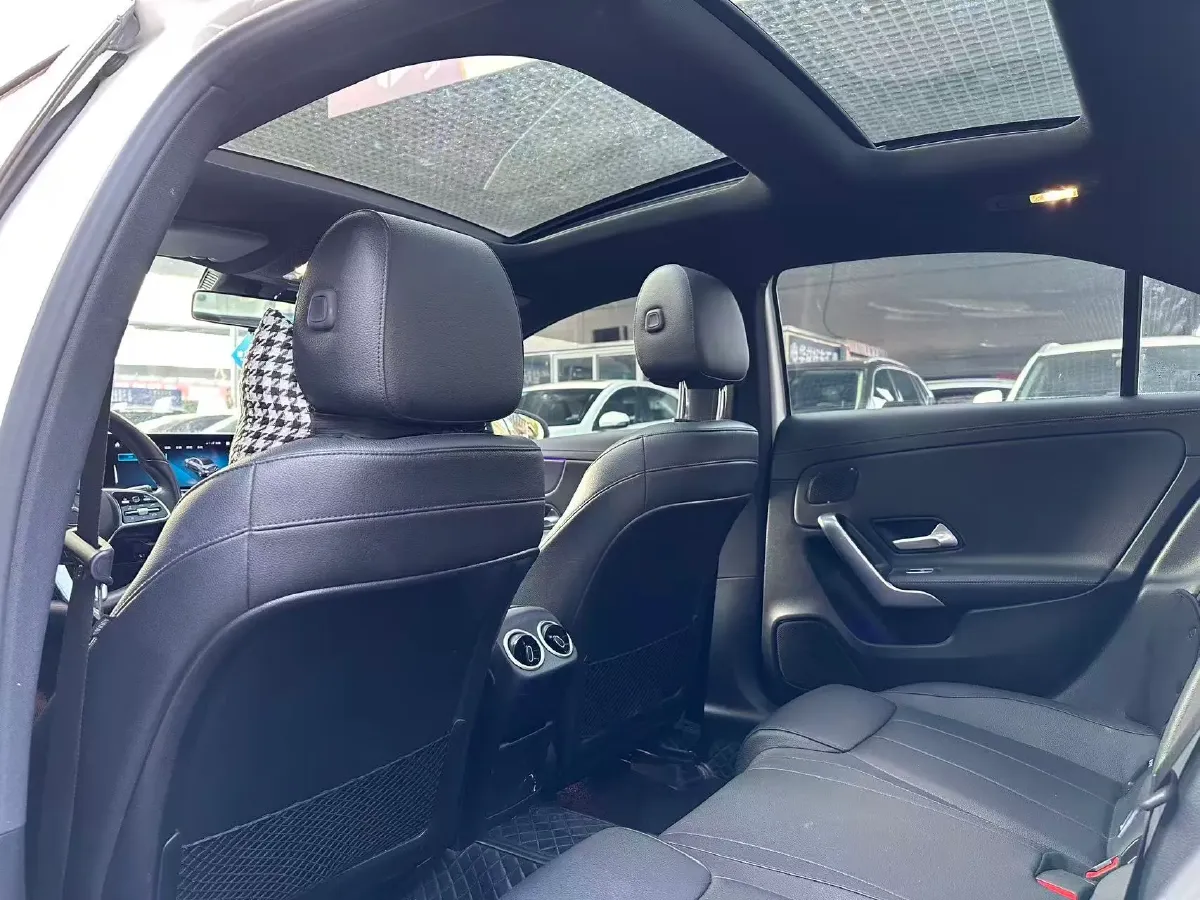 2020 Mercedes-Benz A Class 1.3T 163HP L4 7DCT,autocango,china used car exporter,china ev exporter,chinese used car exporter,chinese used ev exporter