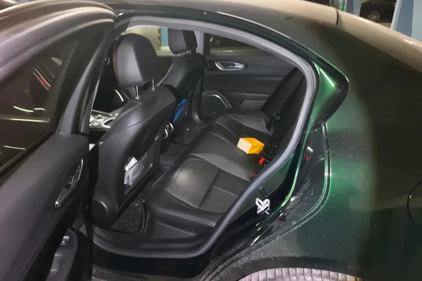 2021 Alfa Romeo Giulia 2.0T 280HP L4 8AT,autocango,china used car exporter,china ev exporter,chinese used car exporter,chinese used ev exporter