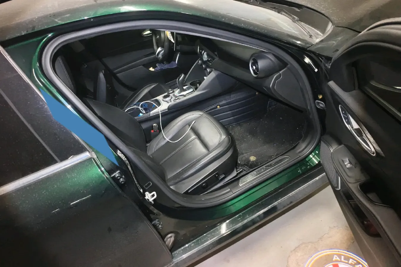 2021 Alfa Romeo Giulia 2.0T 280HP L4 8AT,autocango,china used car exporter,china ev exporter,chinese used car exporter,chinese used ev exporter