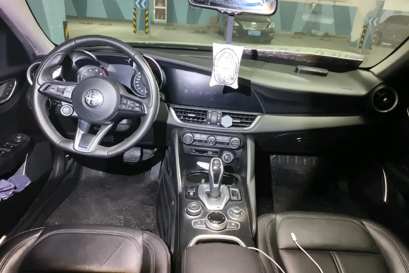 2021 Alfa Romeo Giulia 2.0T 280HP L4 8AT,autocango,china used car exporter,china ev exporter,chinese used car exporter,chinese used ev exporter