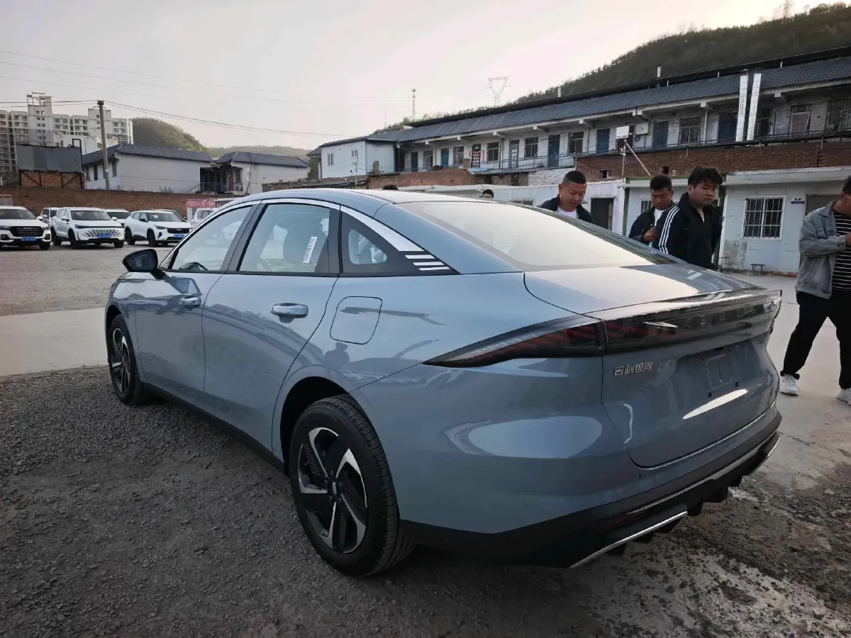 2025 Geely Galaxy L6 1.5L 112HP L4 1DHT PHEV 19.09KWH,autocango,china used car exporter,china ev exporter,chinese used car exporter,chinese used ev exporter