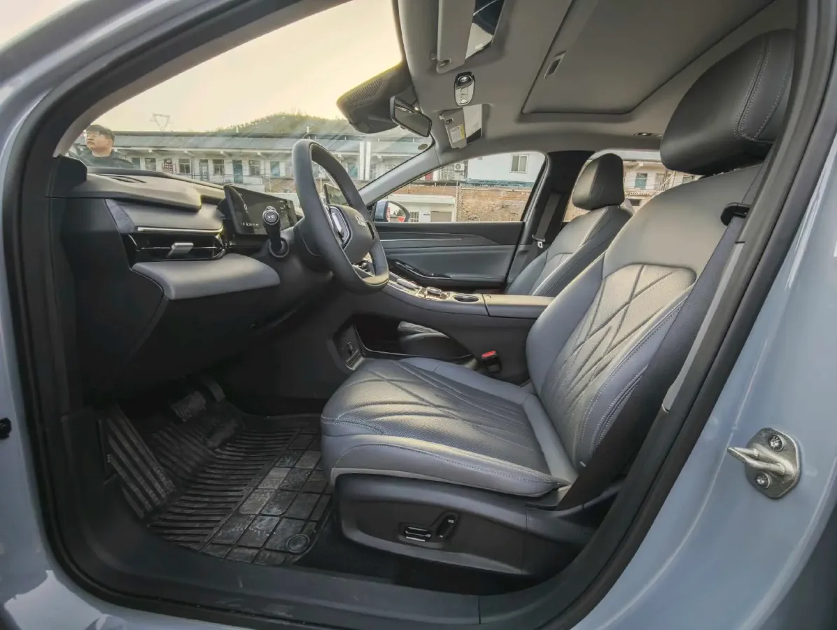 2025 Geely Galaxy L6 1.5L 112HP L4 1DHT PHEV 19.09KWH,autocango,china used car exporter,china ev exporter,chinese used car exporter,chinese used ev exporter