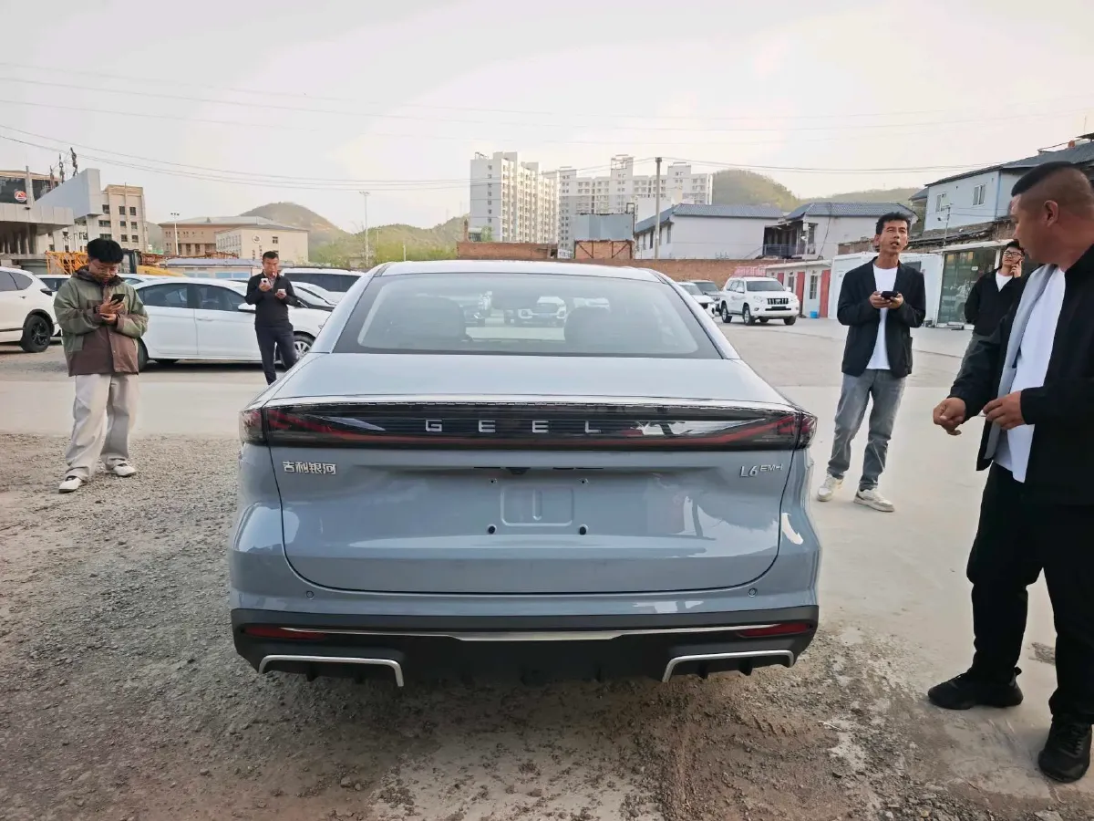 2025 Geely Galaxy L6 1.5L 112HP L4 1DHT PHEV 19.09KWH,autocango,china used car exporter,china ev exporter,chinese used car exporter,chinese used ev exporter