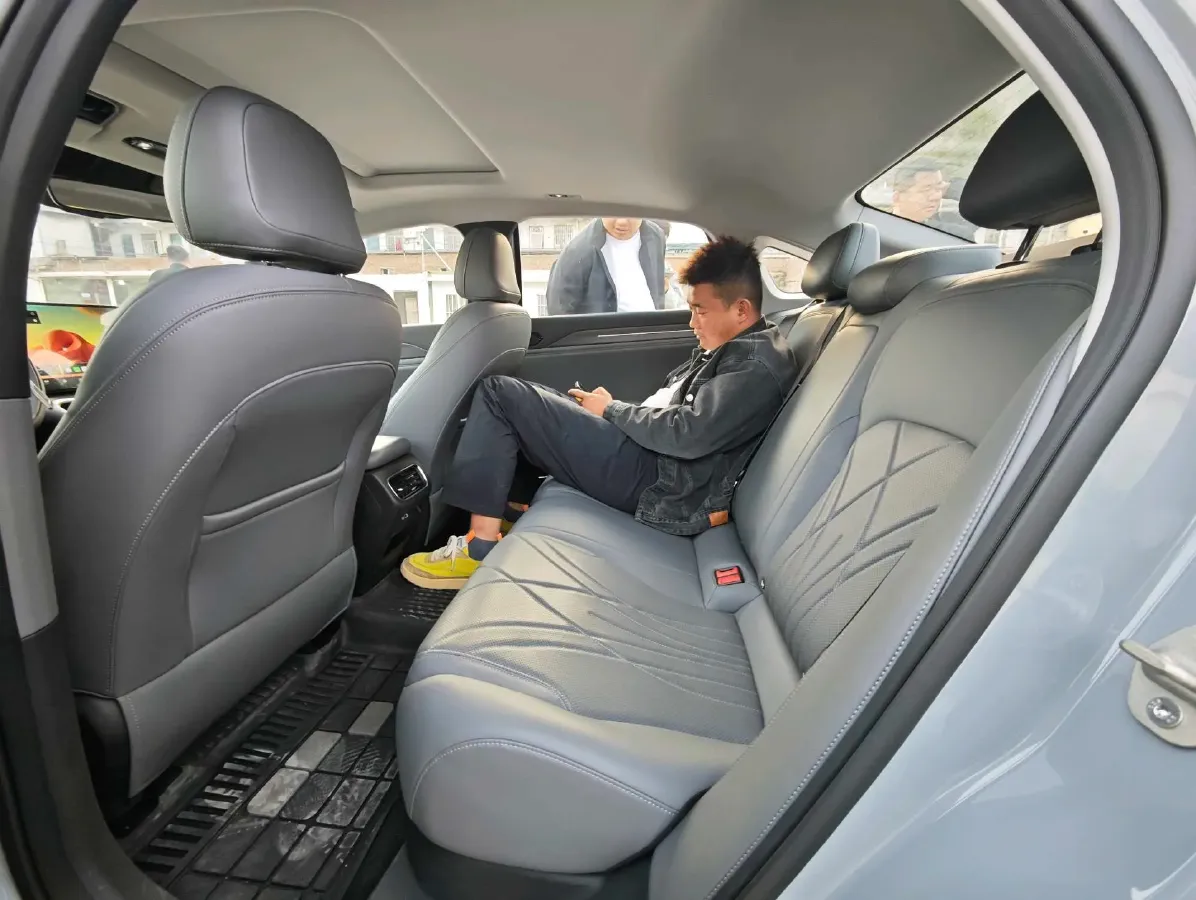 2025 Geely Galaxy L6 1.5L 112HP L4 1DHT PHEV 19.09KWH,autocango,china used car exporter,china ev exporter,chinese used car exporter,chinese used ev exporter