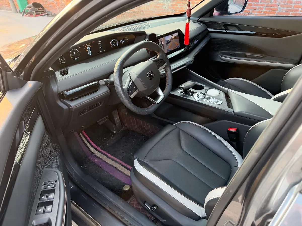 2023 ChangAn UNI-V 1.5T 188HP L4 7DCT,autocango,china used car exporter,china ev exporter,chinese used car exporter,chinese used ev exporter