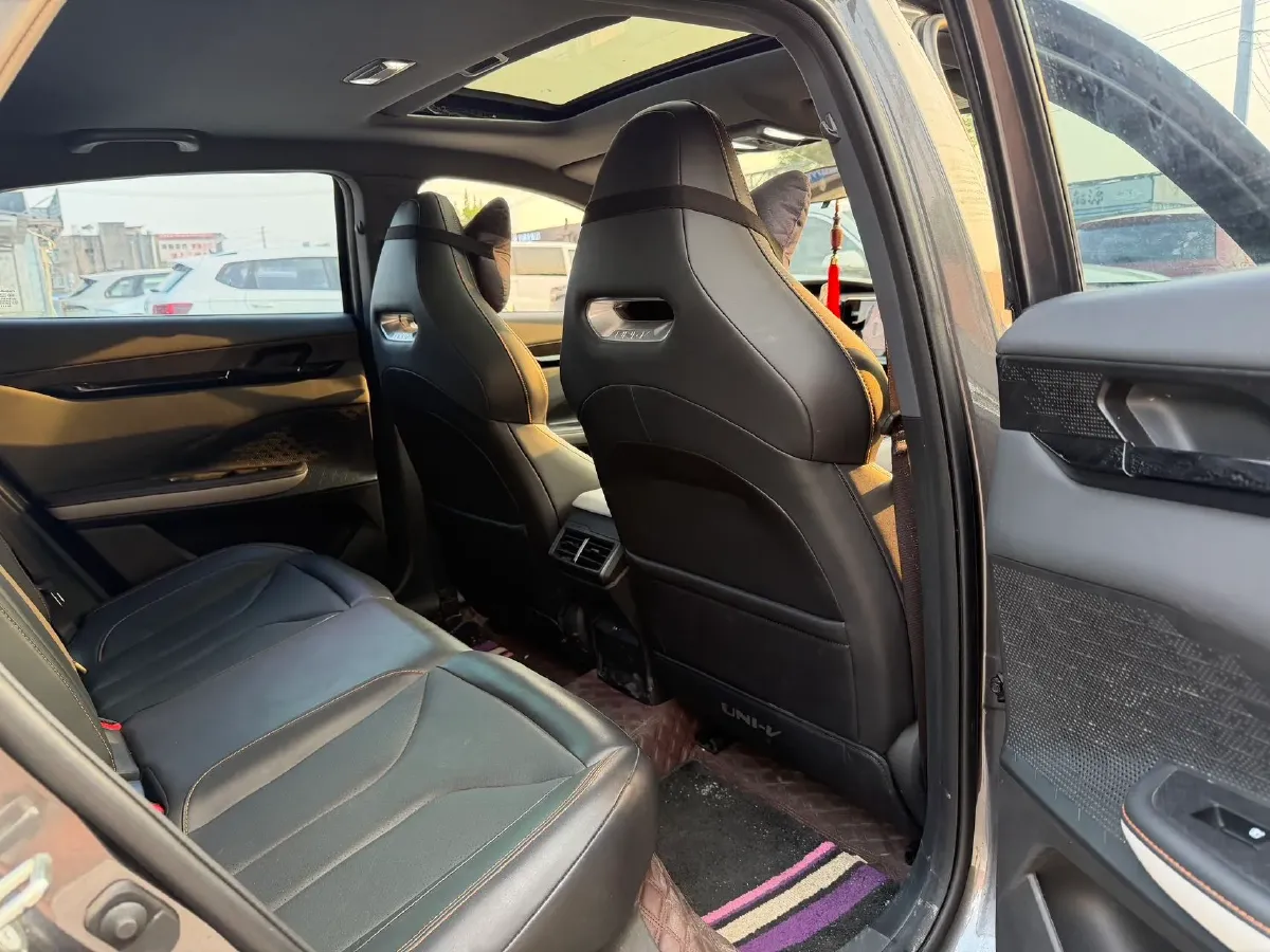 2023 ChangAn UNI-V 1.5T 188HP L4 7DCT,autocango,china used car exporter,china ev exporter,chinese used car exporter,chinese used ev exporter