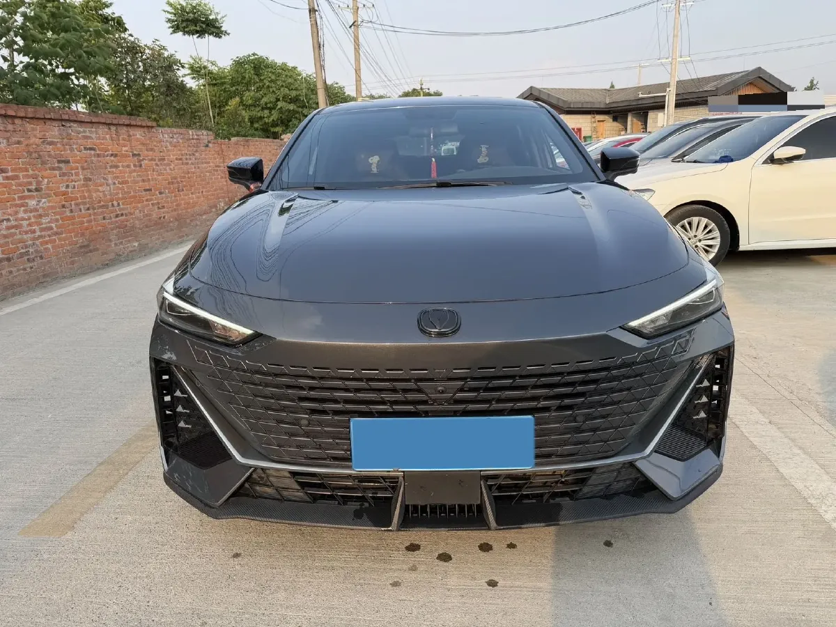 2023 ChangAn UNI-V 1.5T 188HP L4 7DCT,autocango,china used car exporter,china ev exporter,chinese used car exporter,chinese used ev exporter