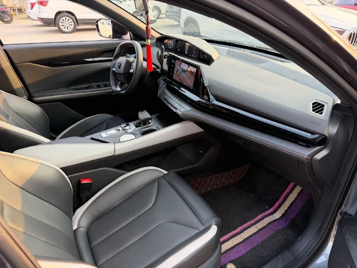 2023 ChangAn UNI-V 1.5T 188HP L4 7DCT,autocango,china used car exporter,china ev exporter,chinese used car exporter,chinese used ev exporter