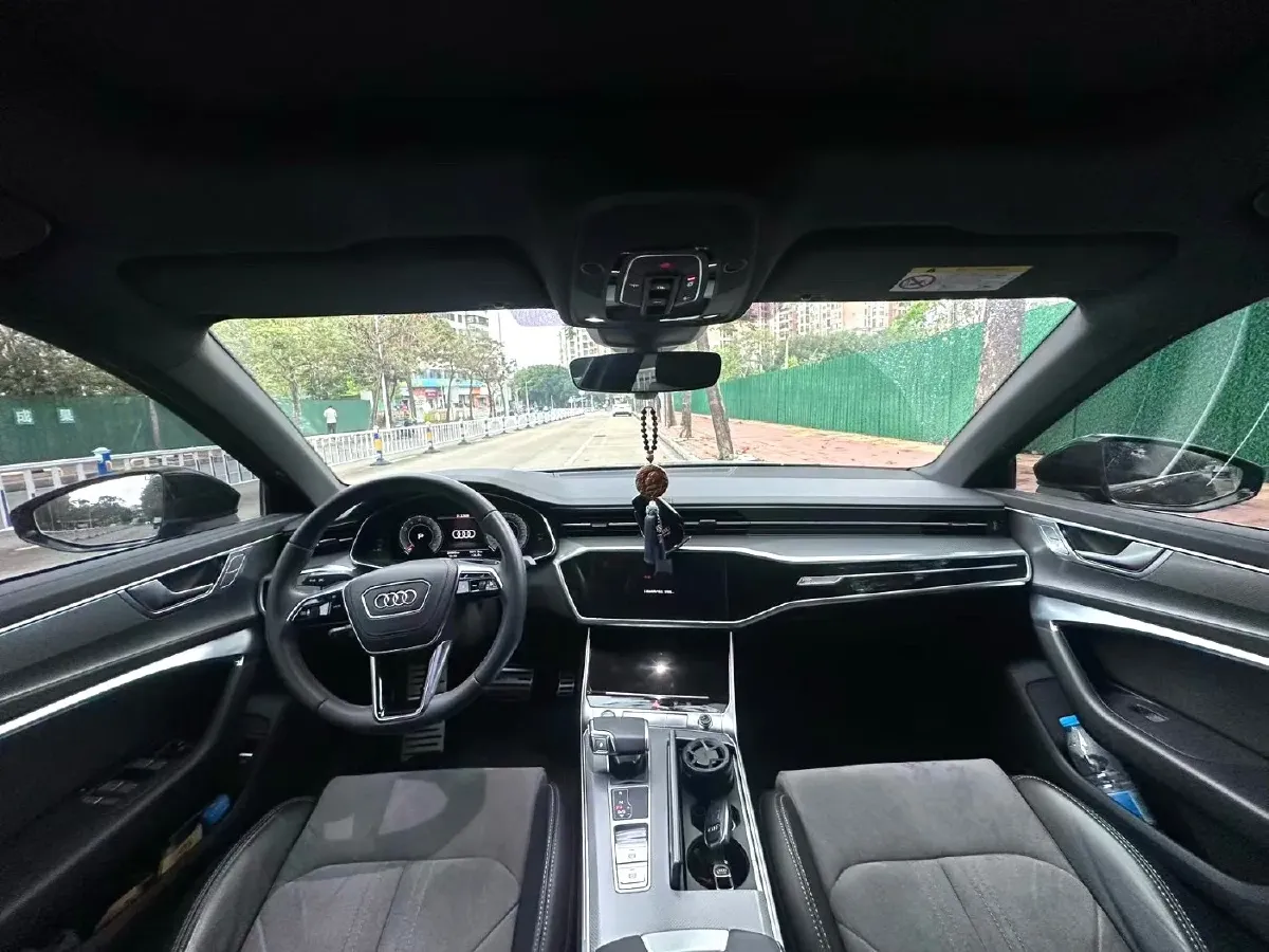 2023 Audi A6L 2.0T 245HP L4 7DCT,autocango,china used car exporter,china ev exporter,chinese used car exporter,chinese used ev exporter
