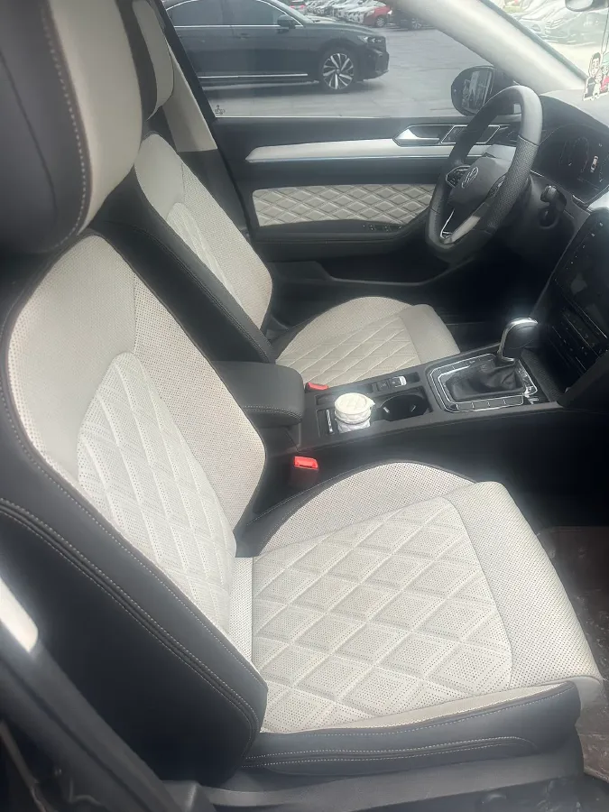 2025 Volkswagen Magotan 2.0T 186HP L4 7DCT,autocango,china used car exporter,china ev exporter,chinese used car exporter,chinese used ev exporter