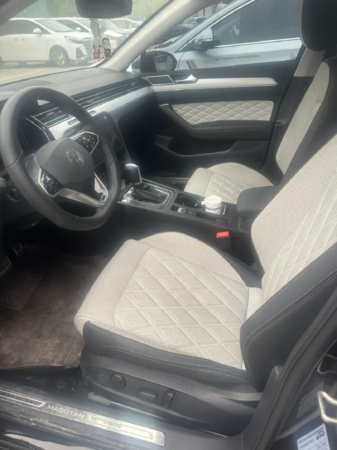 2025 Volkswagen Magotan 2.0T 186HP L4 7DCT,autocango,china used car exporter,china ev exporter,chinese used car exporter,chinese used ev exporter