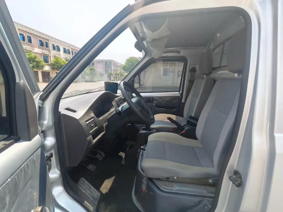 2021 WuLing RongGuang Mini Truck 1.5L 99HP L4 5MT,autocango,china used car exporter,china ev exporter,chinese used car exporter,chinese used ev exporter