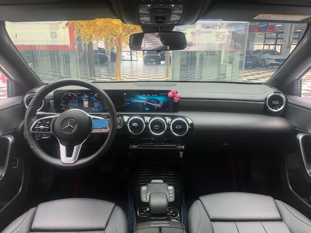 2022 Mercedes-Benz A Class 1.3T 136HP L4 7DCT,autocango,china used car exporter,china ev exporter,chinese used car exporter,chinese used ev exporter