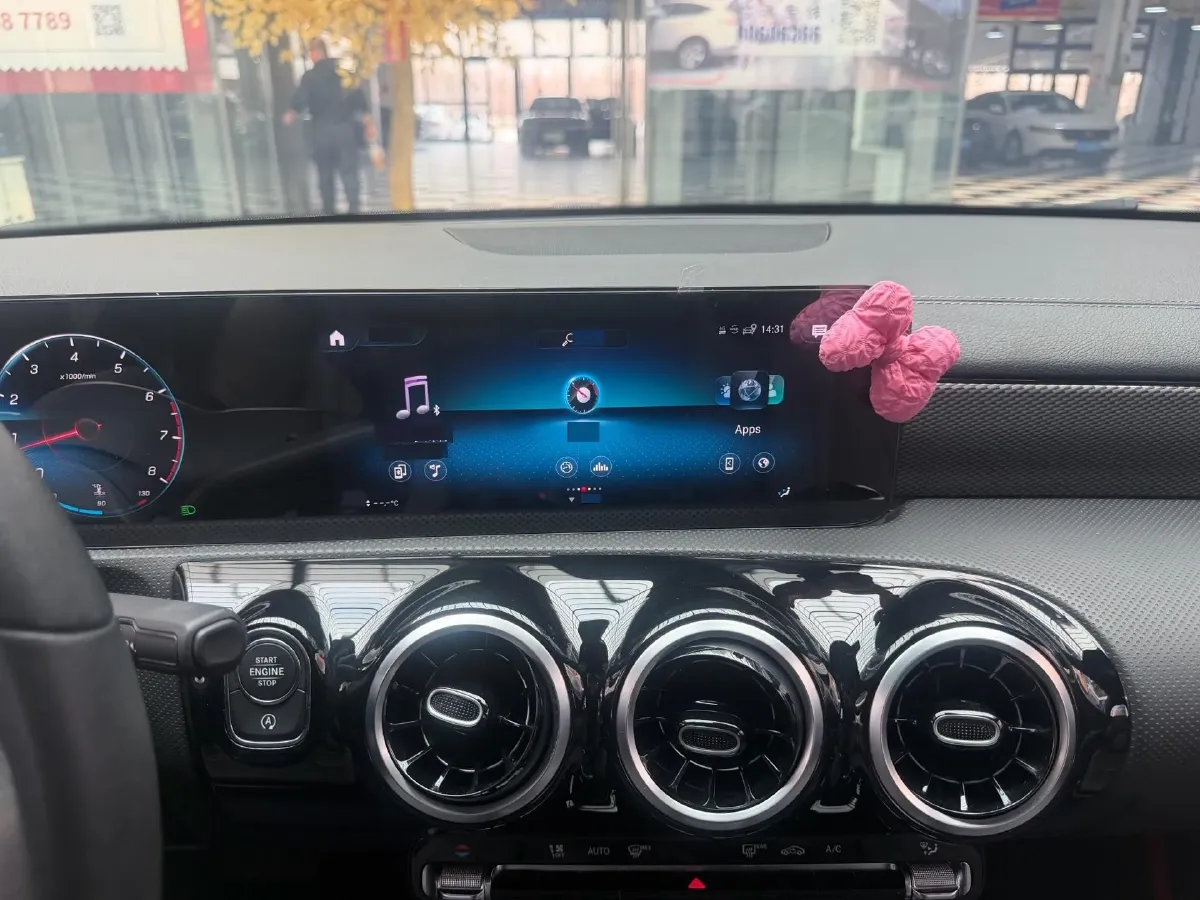 2022 Mercedes-Benz A Class 1.3T 136HP L4 7DCT,autocango,china used car exporter,china ev exporter,chinese used car exporter,chinese used ev exporter