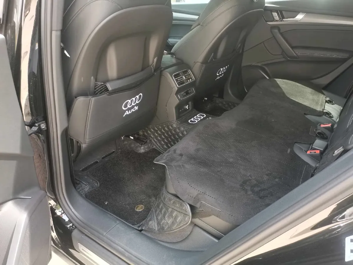 2025 Audi Q5L 2.0T 190HP L4 7DCT,autocango,china used car exporter,china ev exporter,chinese used car exporter,chinese used ev exporter