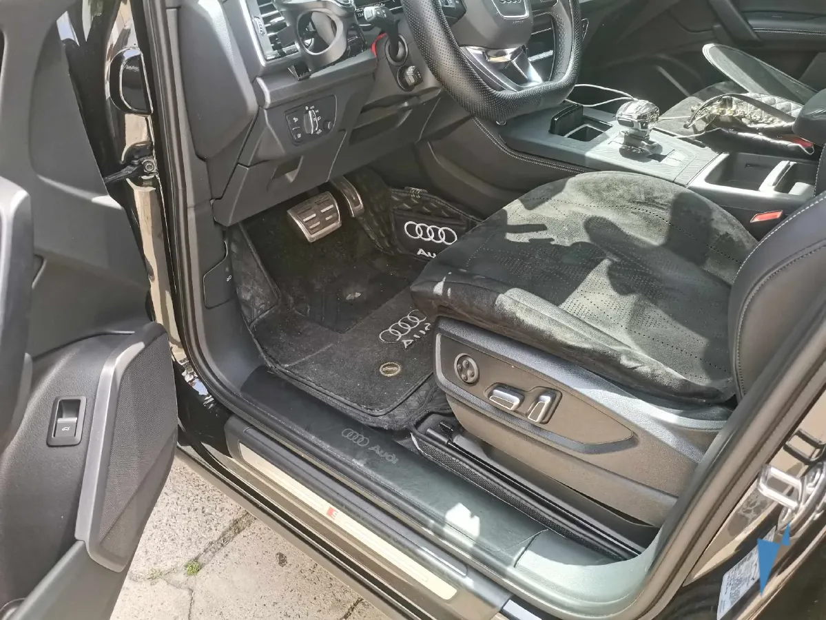 2025 Audi Q5L 2.0T 190HP L4 7DCT,autocango,china used car exporter,china ev exporter,chinese used car exporter,chinese used ev exporter