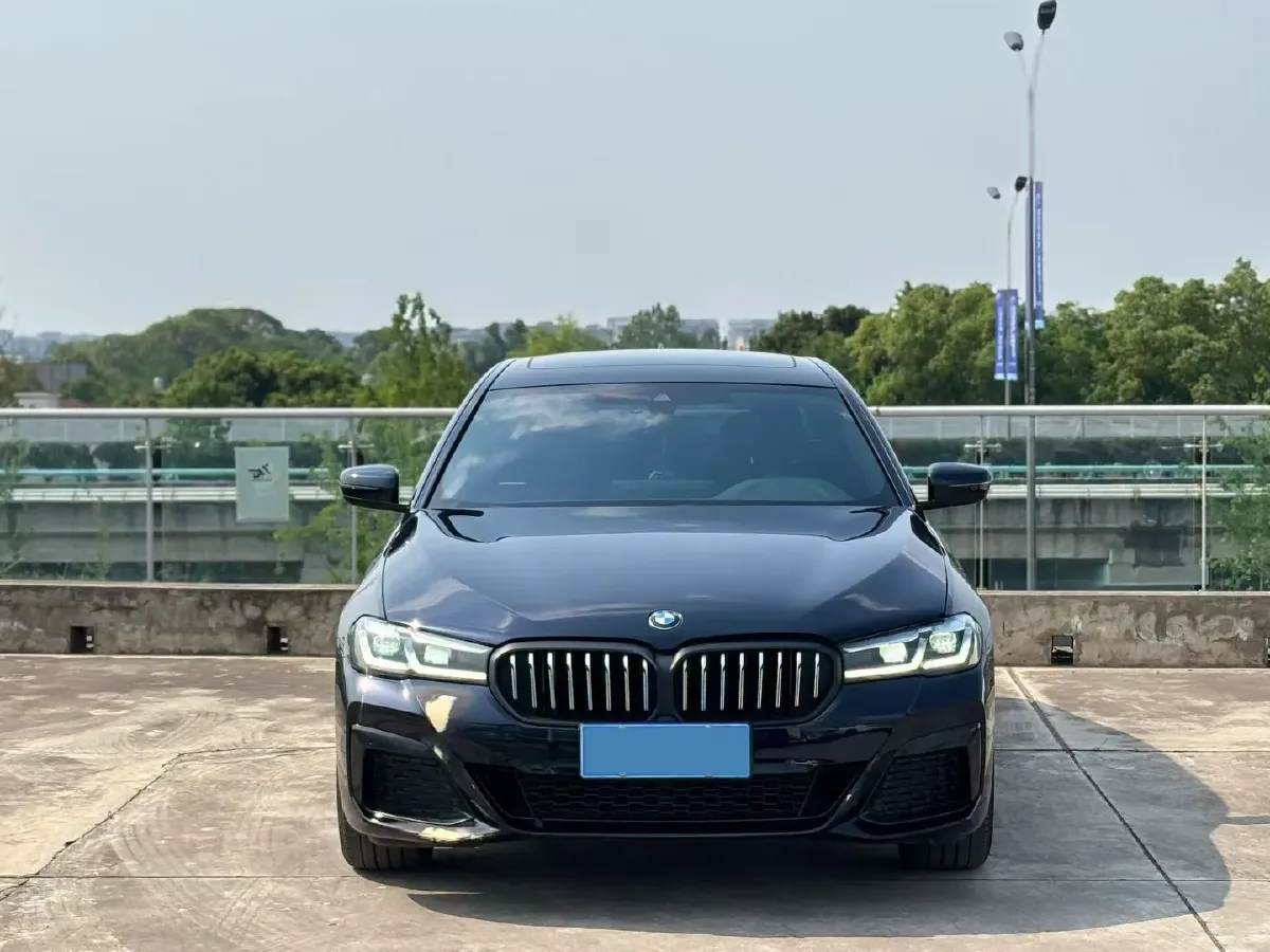 2022 BMW 5 Series 2.0T 184HP L4 8AT,autocango,china used car exporter,china ev exporter,chinese used car exporter,chinese used ev exporter