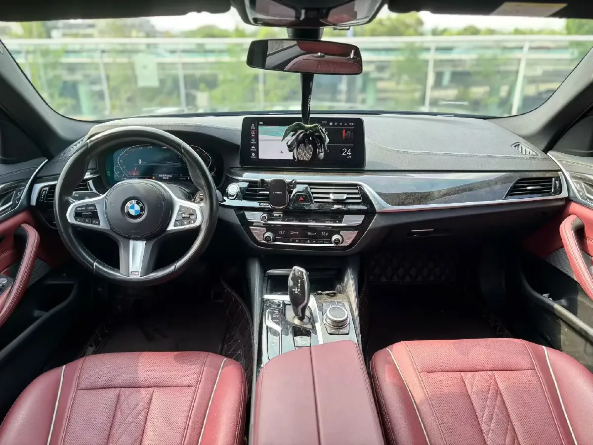 2022 BMW 5 Series 2.0T 184HP L4 8AT,autocango,china used car exporter,china ev exporter,chinese used car exporter,chinese used ev exporter