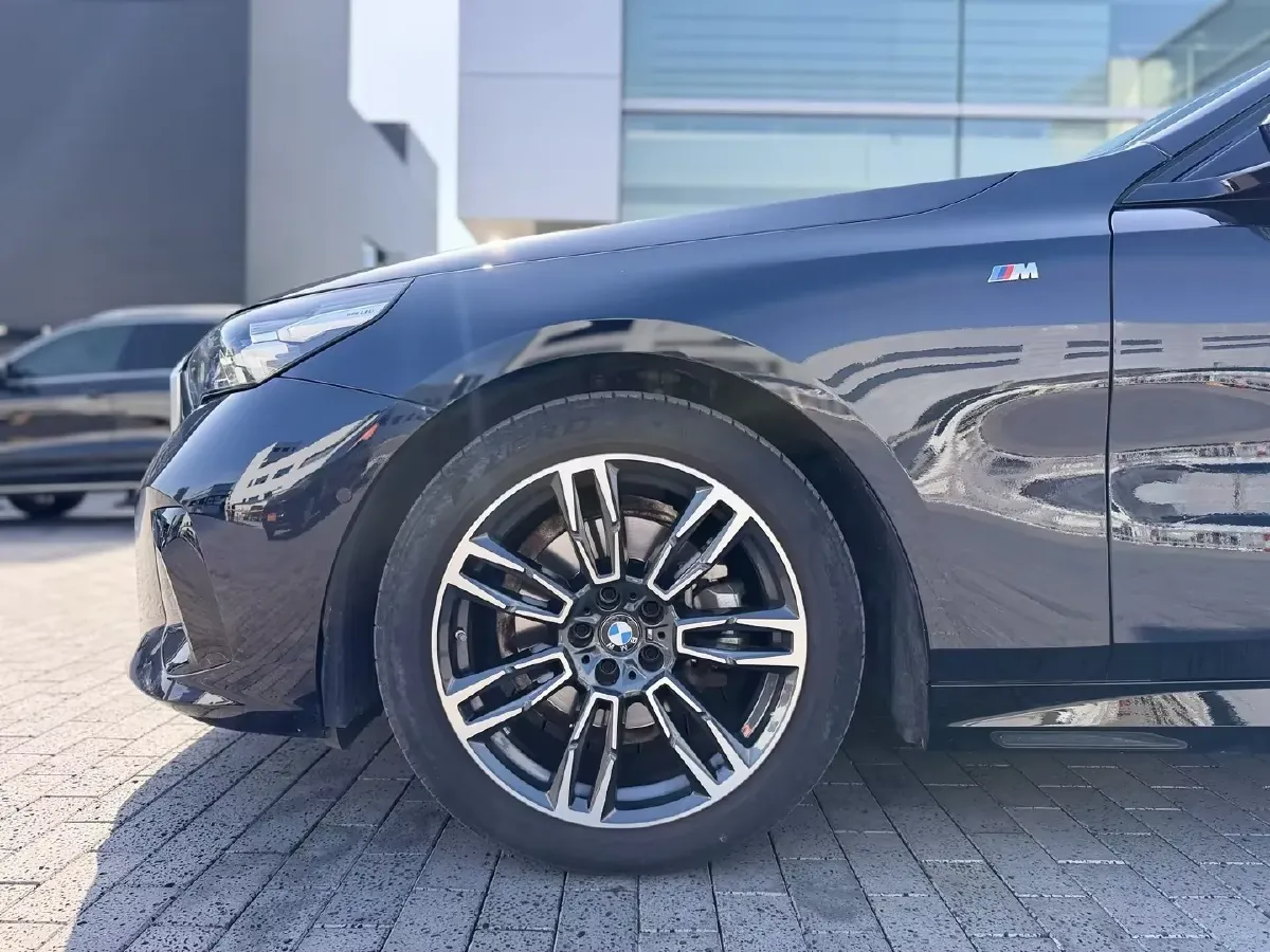 2024 BMW 5 Series 2.0T 190HP L4 8AT,autocango,china used car exporter,china ev exporter,chinese used car exporter,chinese used ev exporter