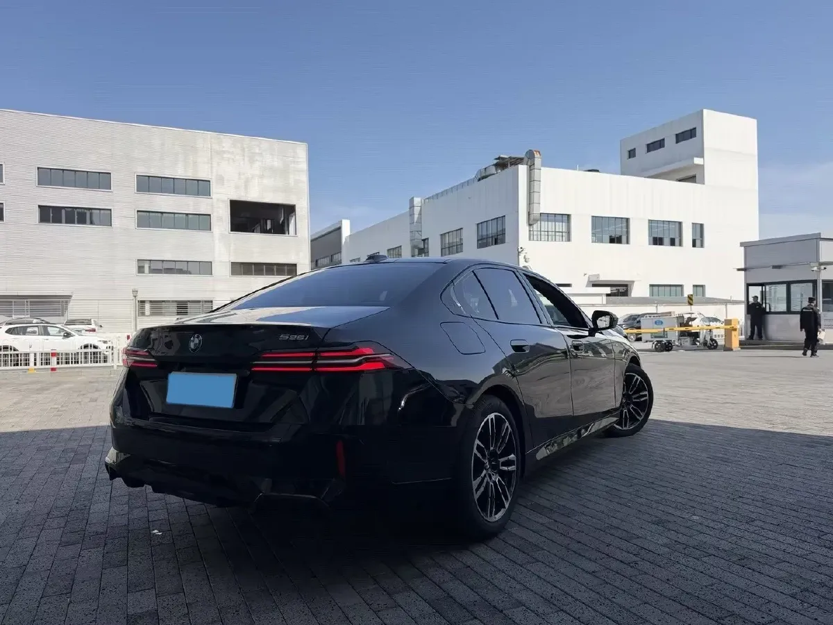 2024 BMW 5 Series 2.0T 190HP L4 8AT,autocango,china used car exporter,china ev exporter,chinese used car exporter,chinese used ev exporter