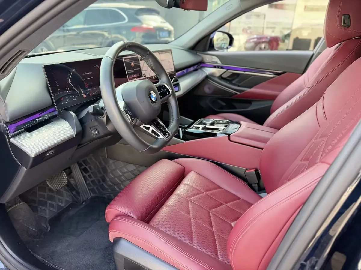 2024 BMW 5 Series 2.0T 190HP L4 8AT,autocango,china used car exporter,china ev exporter,chinese used car exporter,chinese used ev exporter