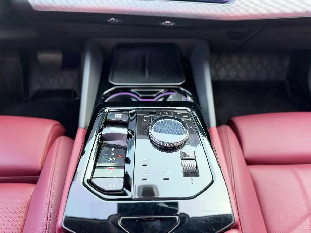 2024 BMW 5 Series 2.0T 190HP L4 8AT,autocango,china used car exporter,china ev exporter,chinese used car exporter,chinese used ev exporter