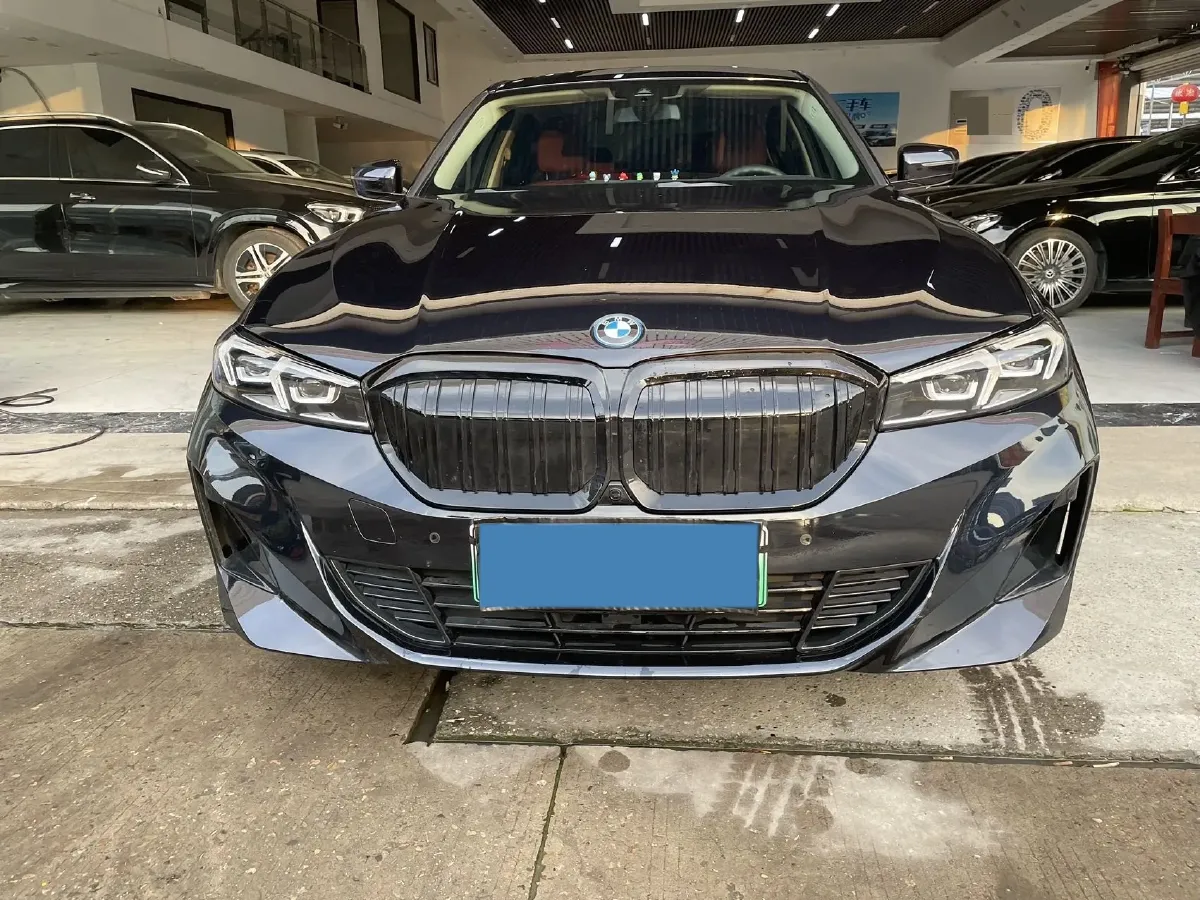 2024 BMW i3 BEV 70KWH,autocango,china used car exporter,china ev exporter,chinese used car exporter,chinese used ev exporter