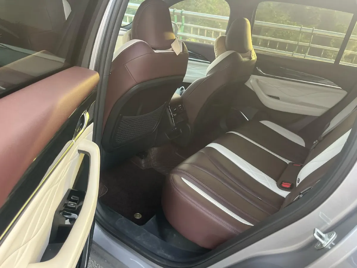 2021 Geely Monjaro 2.0T 218HP L4 7DCT,autocango,china used car exporter,china ev exporter,chinese used car exporter,chinese used ev exporter