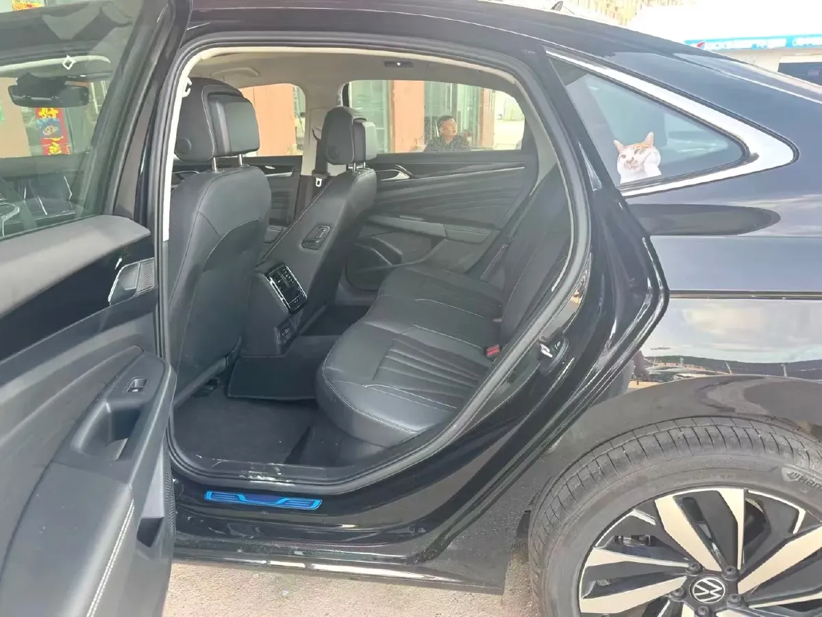 2025 Volkswagen Passat 2.0T 220HP L4 7DCT,autocango,china used car exporter,china ev exporter,chinese used car exporter,chinese used ev exporter