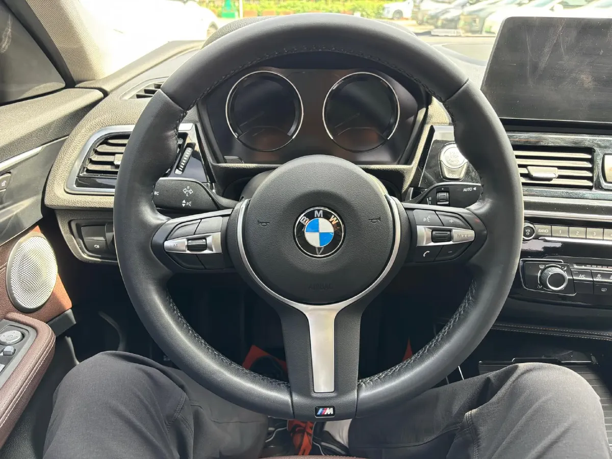 2021 BMW 1 Series 1.5T 140HP L3 7DCT,autocango,china used car exporter,china ev exporter,chinese used car exporter,chinese used ev exporter