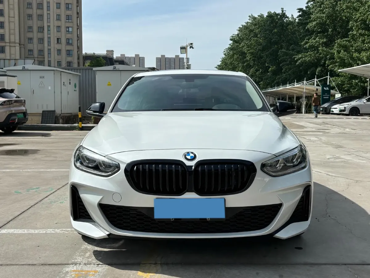 2021 BMW 1 Series 1.5T 140HP L3 7DCT,autocango,china used car exporter,china ev exporter,chinese used car exporter,chinese used ev exporter